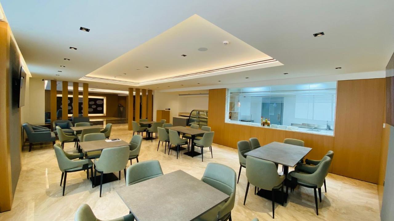 Sitara Hotel Apartment Дубай Екстериор снимка