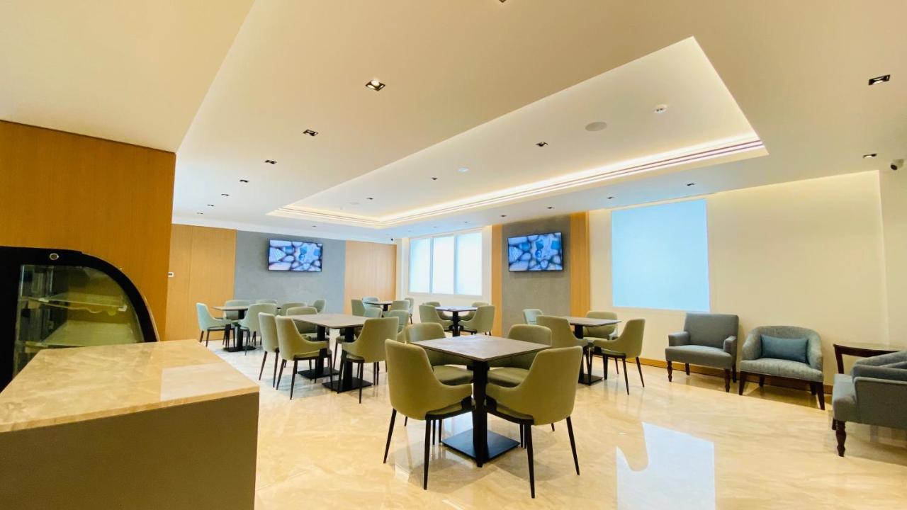 Sitara Hotel Apartment Дубай Екстериор снимка