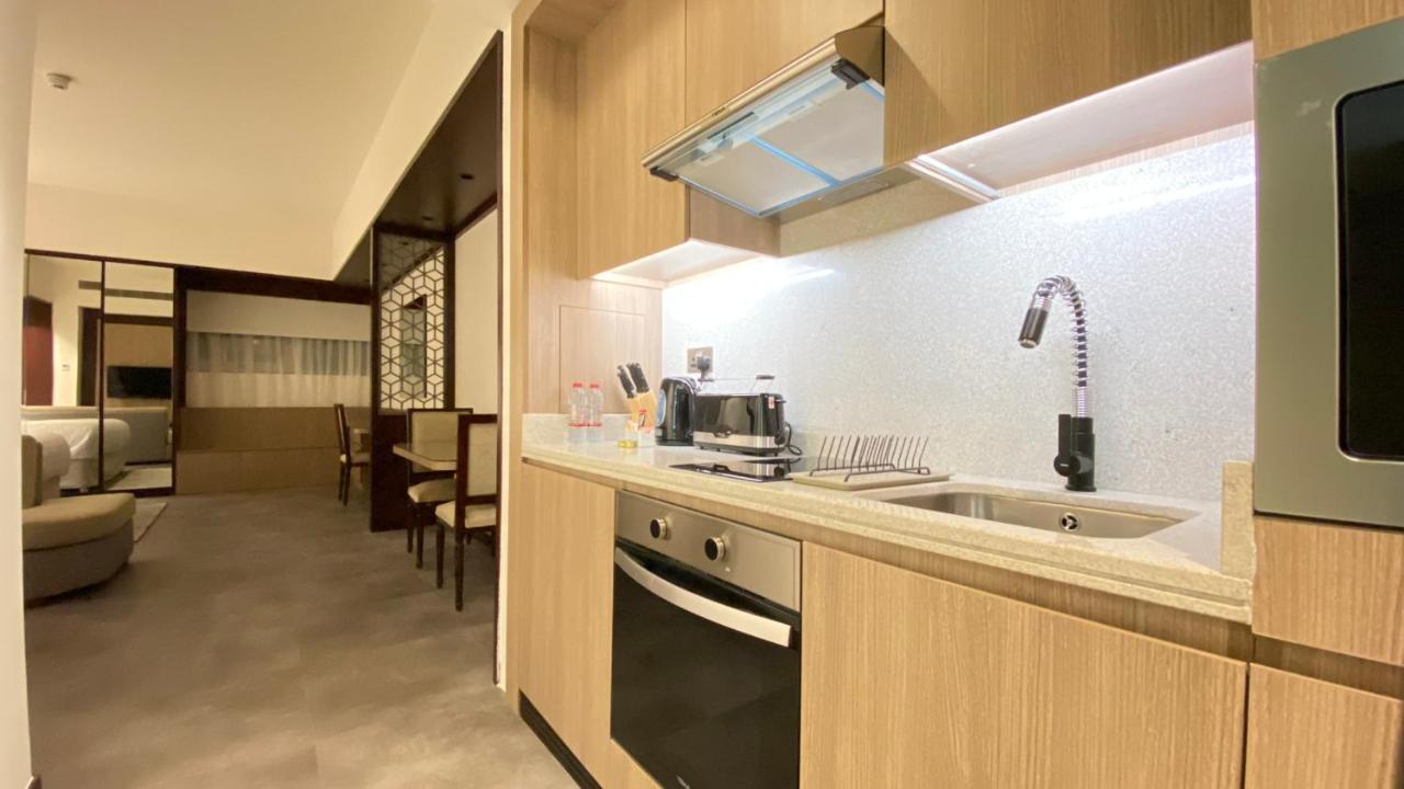 Sitara Hotel Apartment Дубай Екстериор снимка
