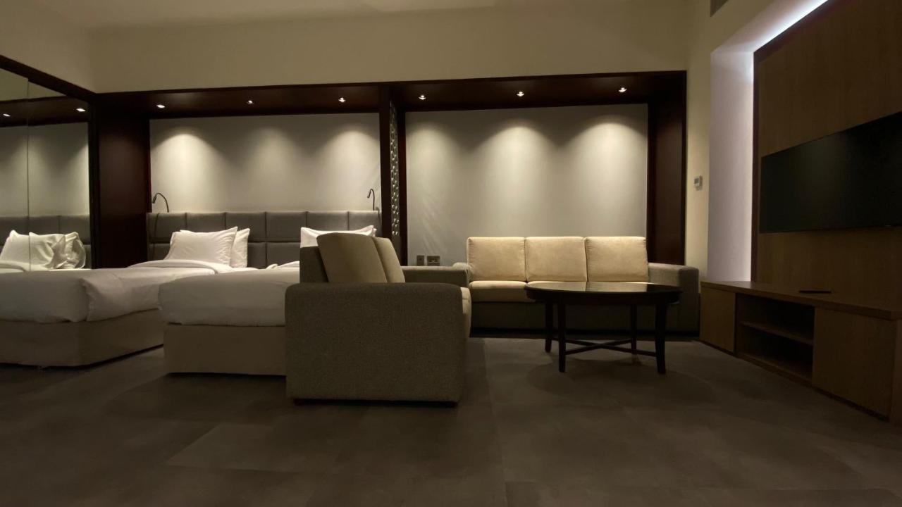 Sitara Hotel Apartment Дубай Екстериор снимка