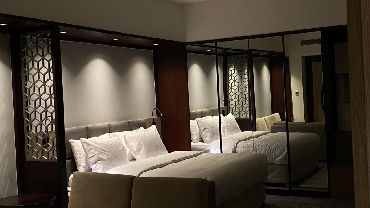 Sitara Hotel Apartment Дубай Екстериор снимка