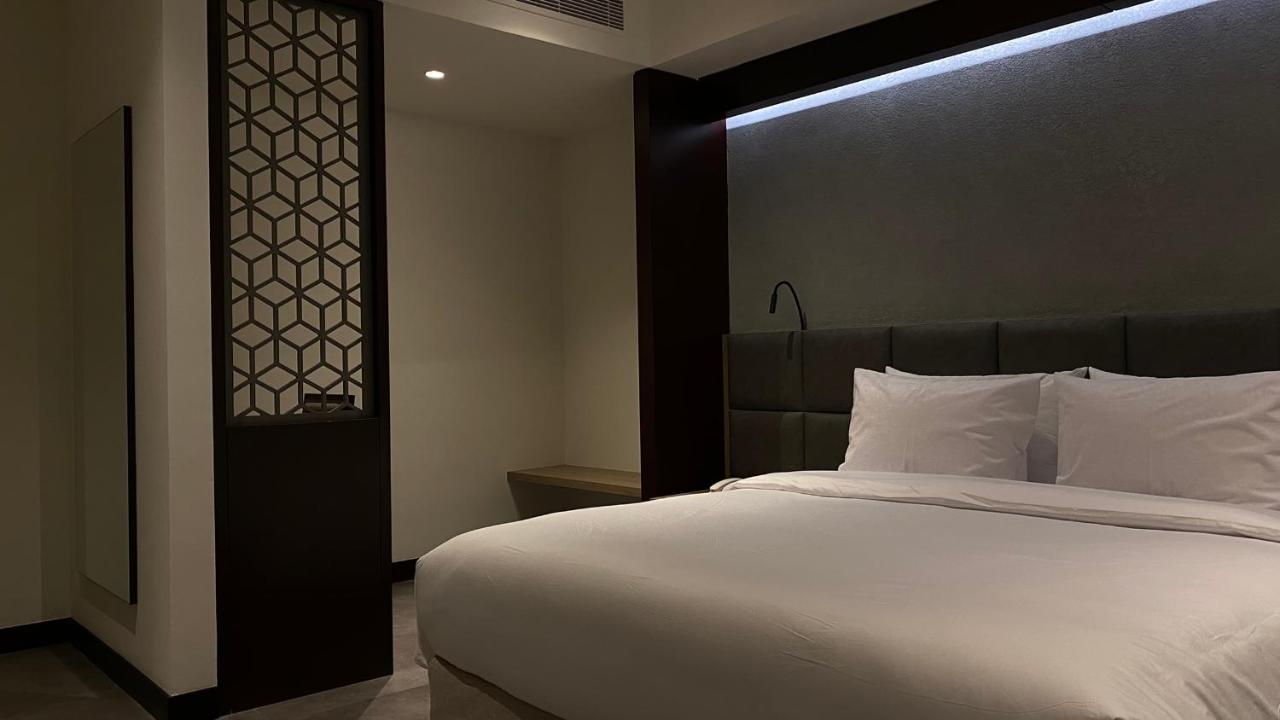 Sitara Hotel Apartment Дубай Екстериор снимка