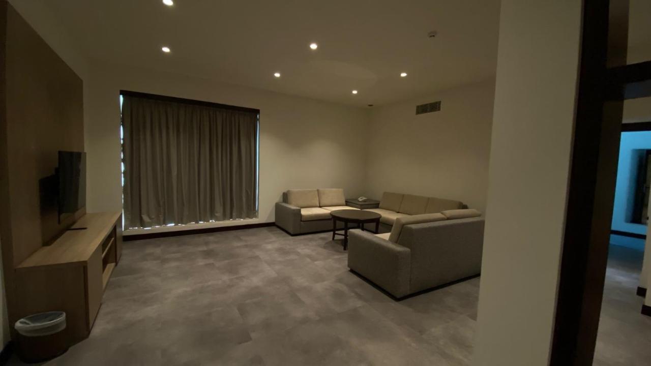 Sitara Hotel Apartment Дубай Екстериор снимка