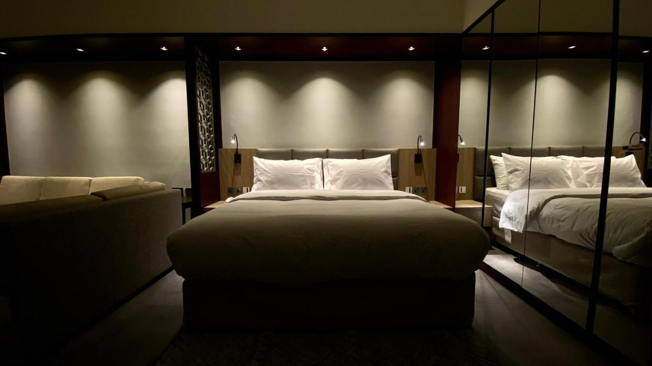 Sitara Hotel Apartment Дубай Екстериор снимка