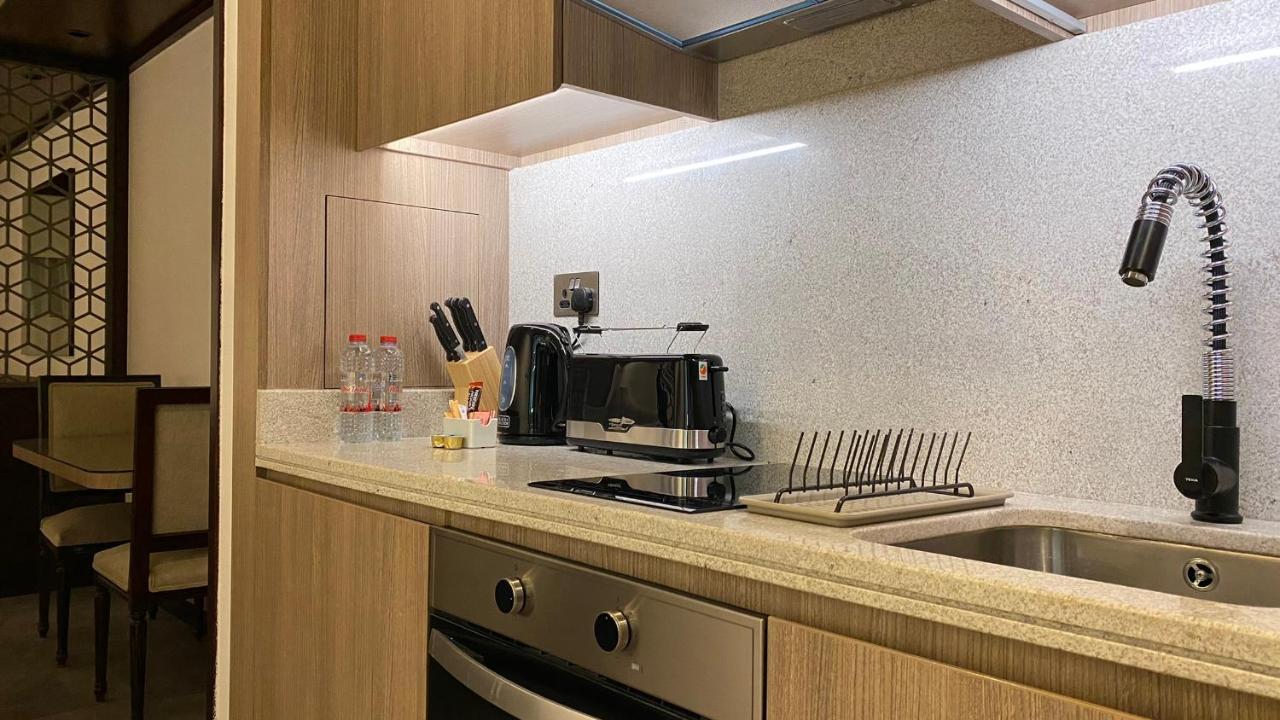 Sitara Hotel Apartment Дубай Екстериор снимка