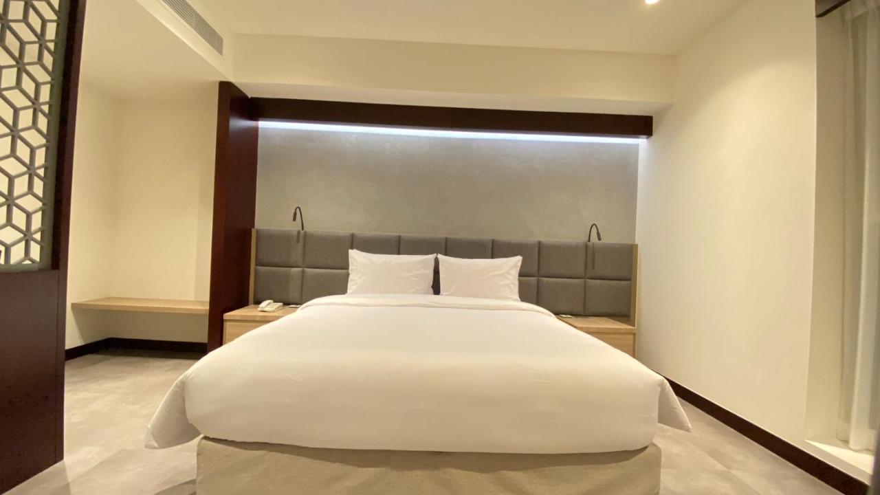 Sitara Hotel Apartment Дубай Екстериор снимка