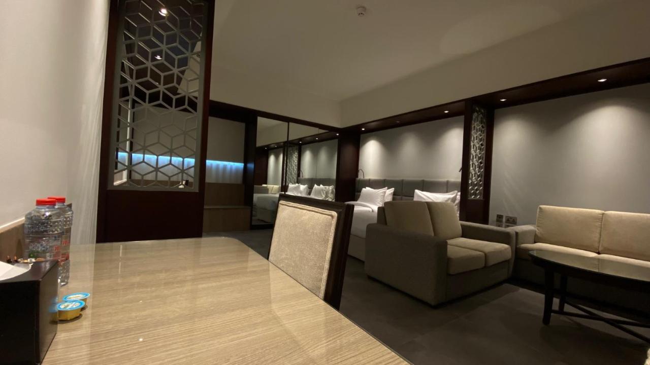 Sitara Hotel Apartment Дубай Екстериор снимка