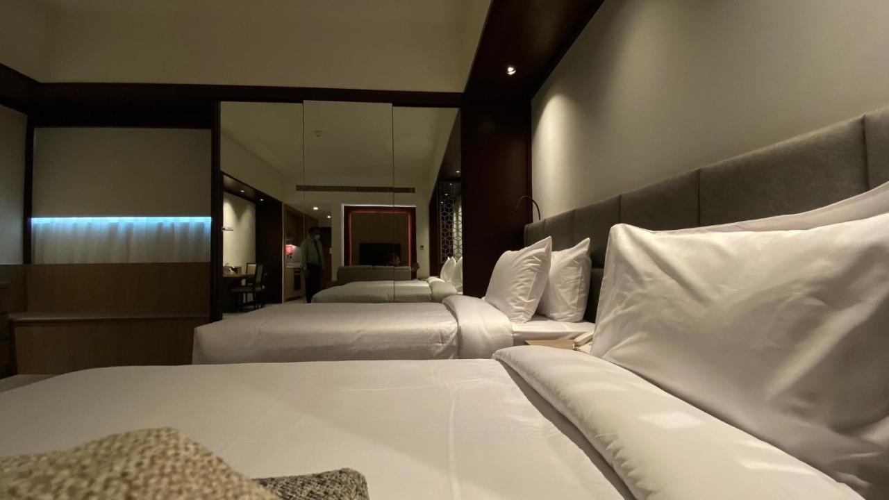 Sitara Hotel Apartment Дубай Екстериор снимка