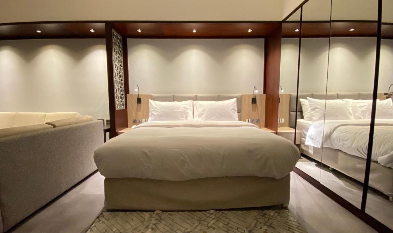 Sitara Hotel Apartment Дубай Екстериор снимка