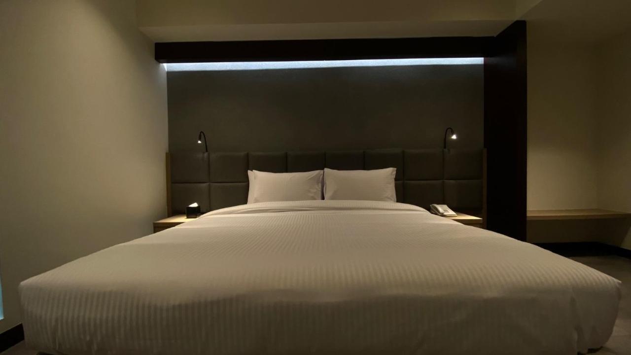 Sitara Hotel Apartment Дубай Екстериор снимка