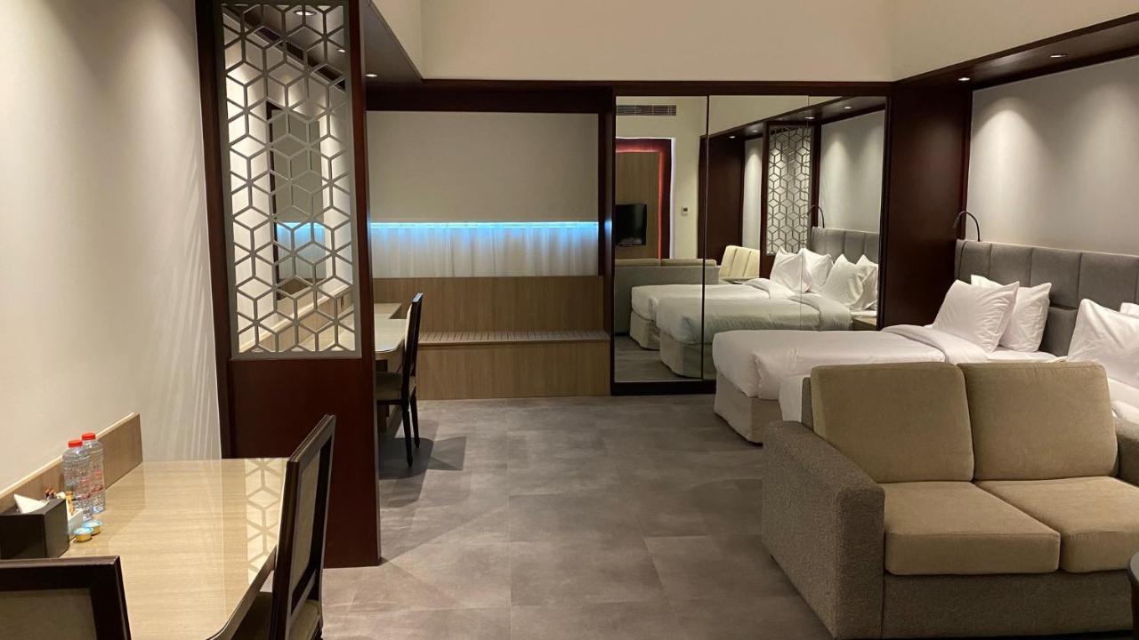 Sitara Hotel Apartment Дубай Екстериор снимка