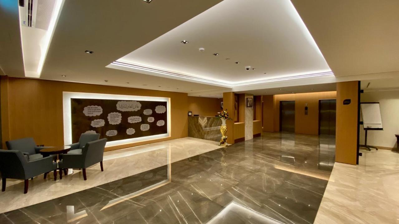 Sitara Hotel Apartment Дубай Екстериор снимка