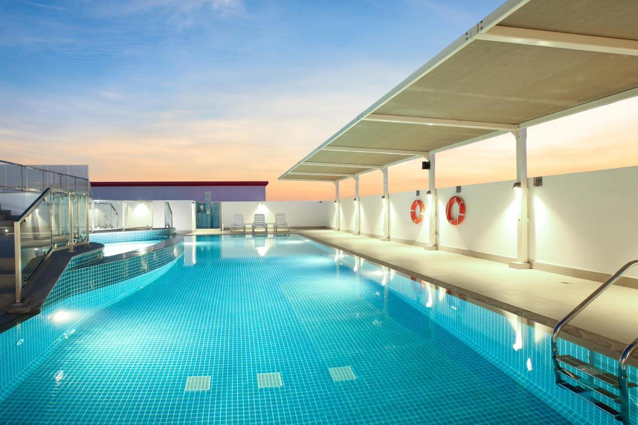 Sitara Hotel Apartment Дубай Екстериор снимка