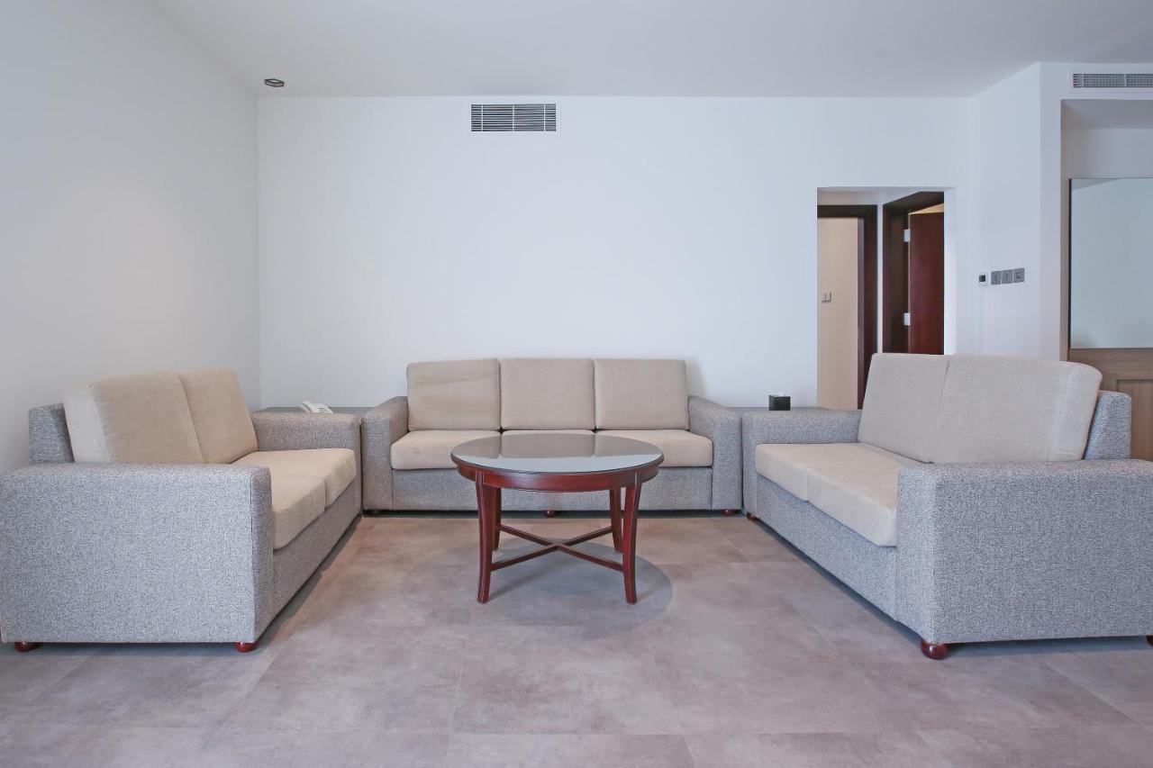Sitara Hotel Apartment Дубай Екстериор снимка