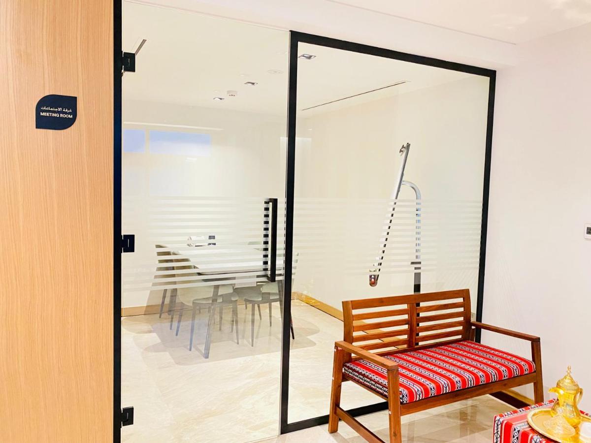 Sitara Hotel Apartment Дубай Екстериор снимка